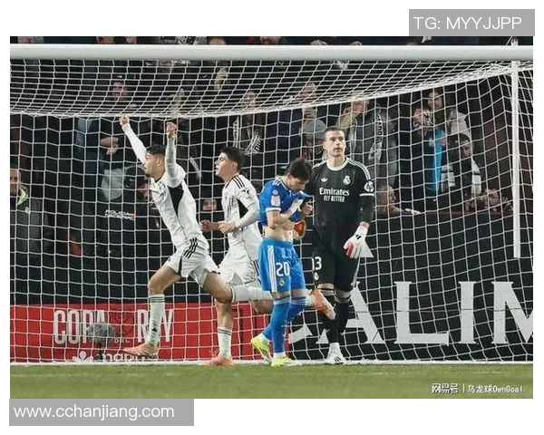 国王杯惊现冷门里昂与多特蒙德激战成平局乌龙球引发全场沸腾