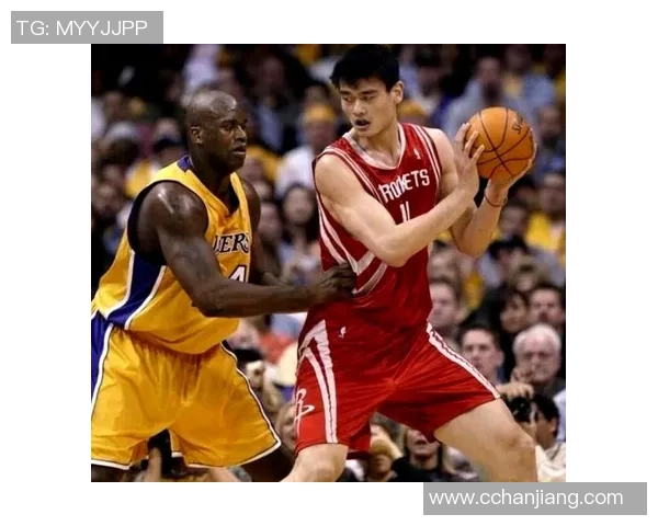 姚明的弹跳能力揭秘：如何在篮球场上展现惊人高度与灵活性